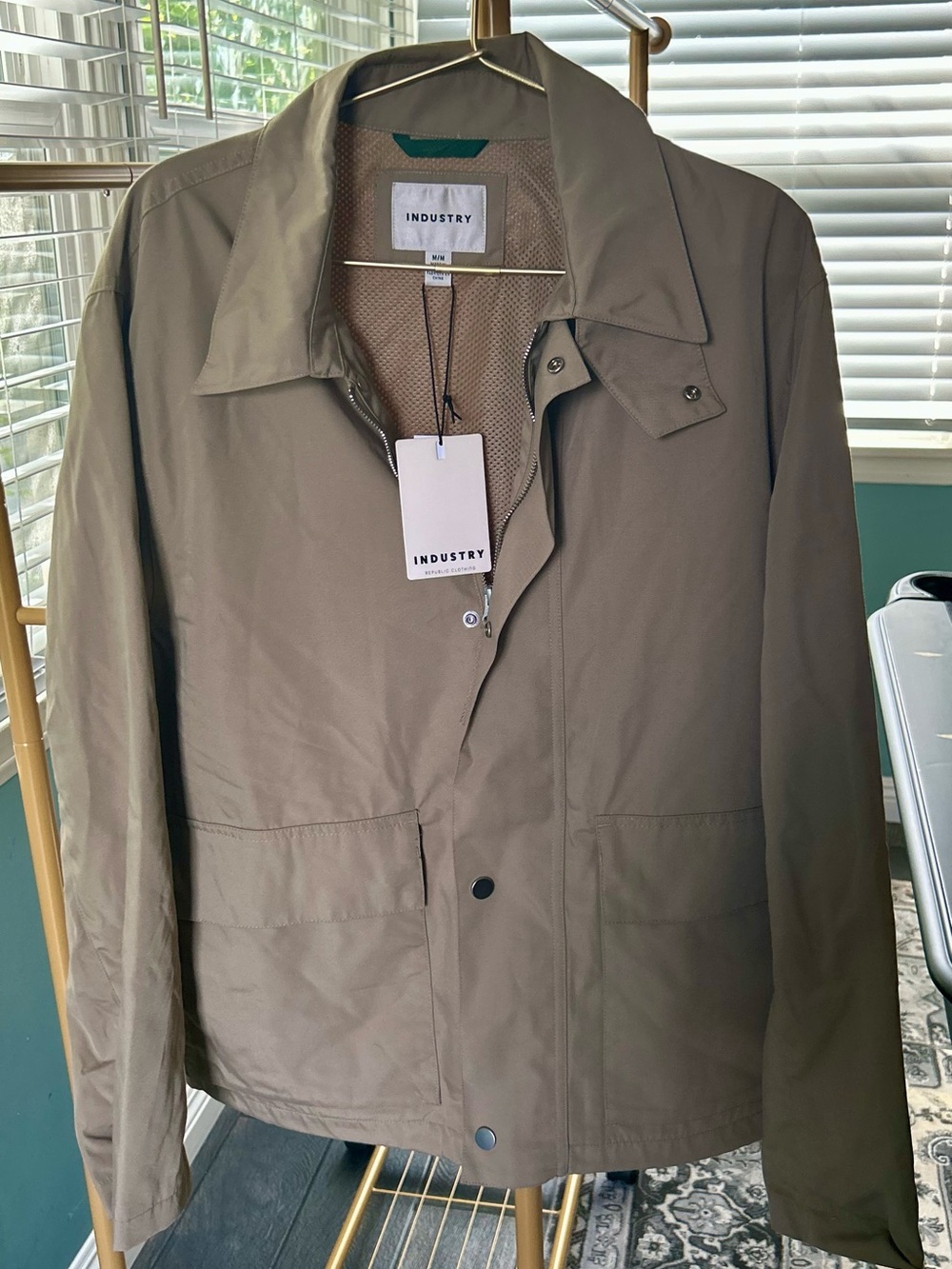 $138 retail Industry beige Men’s Lightweight Jacket size M